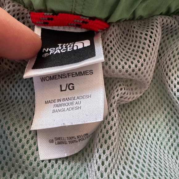 The North Face Shorts Womens Large Green Mesh Lined Belted 6” Outdoor Pockets - Picture 5 of 5